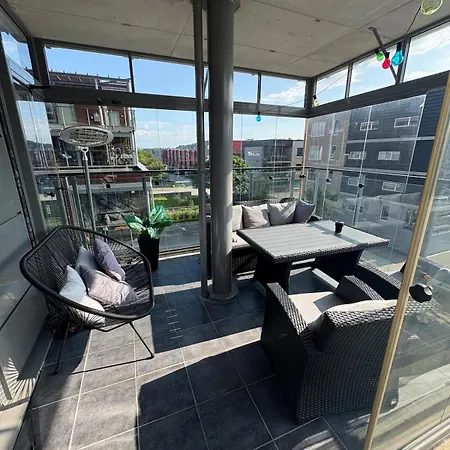 Apartment Modern With Balcony